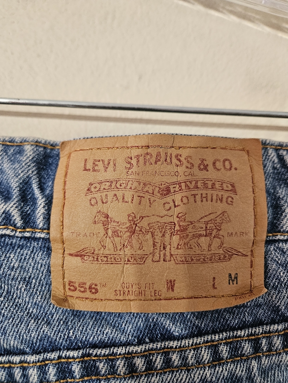 VTG 1996 Levi's 556 Guys Fit Straight Leg Jeans Size 10 - Picture 3 of 9